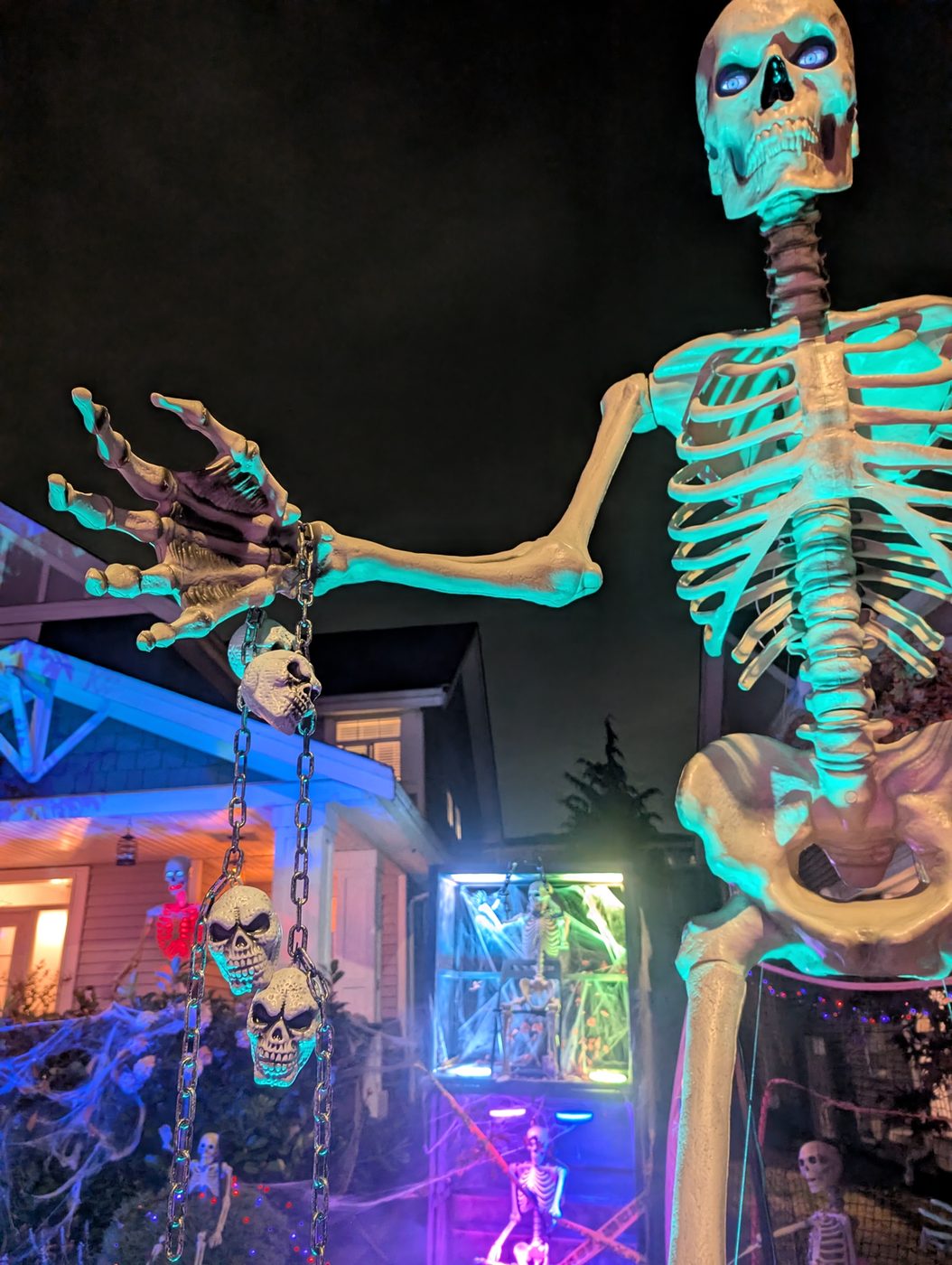 A giant skeleton swinging skulls on a chain